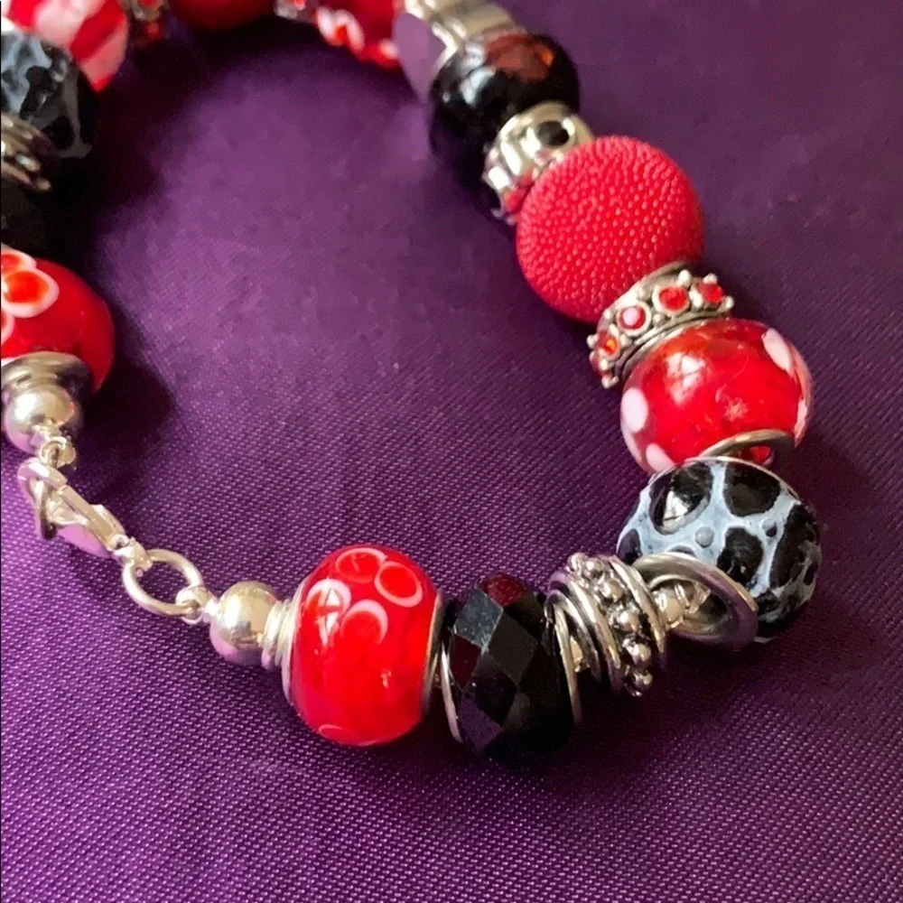 Red and black beaded bracelet, 8 inches long